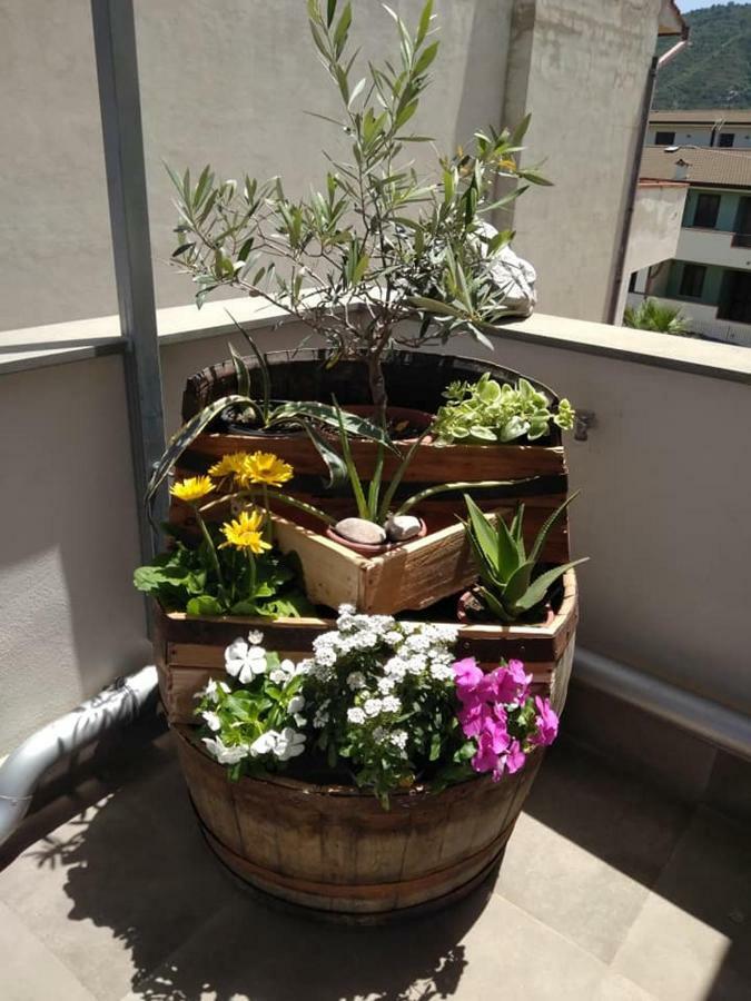 Via Ziino 70 Appartement Oliveri Buitenkant foto